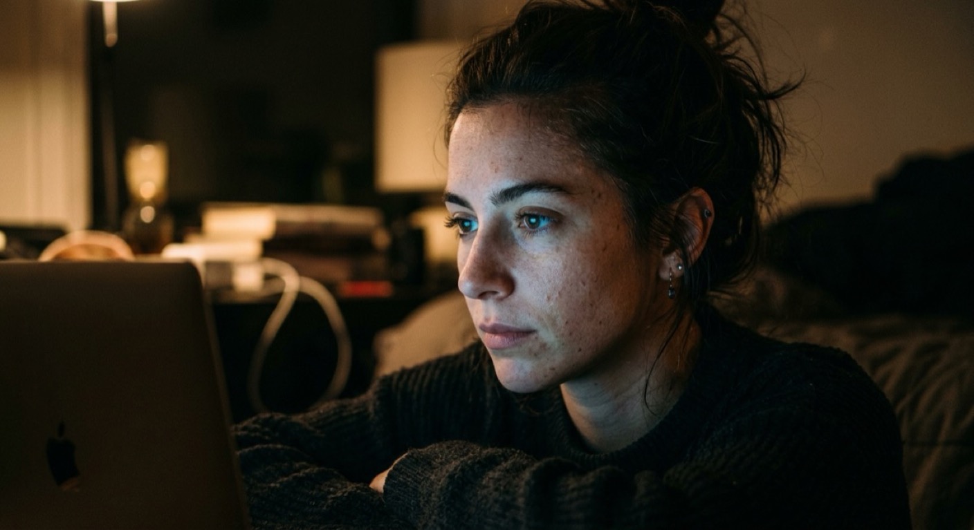 Blue Light and Digital Aging: What Screens Really Do to Your Skin
